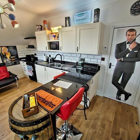 Southsea Royale James Bond 3 Bed Cool Penthouse, Seafront Parking Портсмът Екстериор снимка